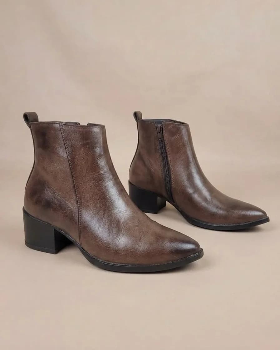 Bota cano curto marrom bico fino