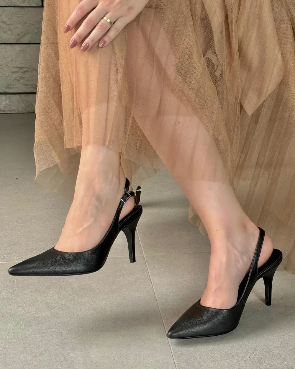 Scarpin slingback preto