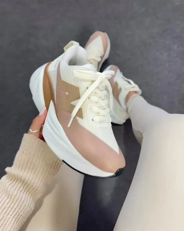 Tênis off-white e rosé