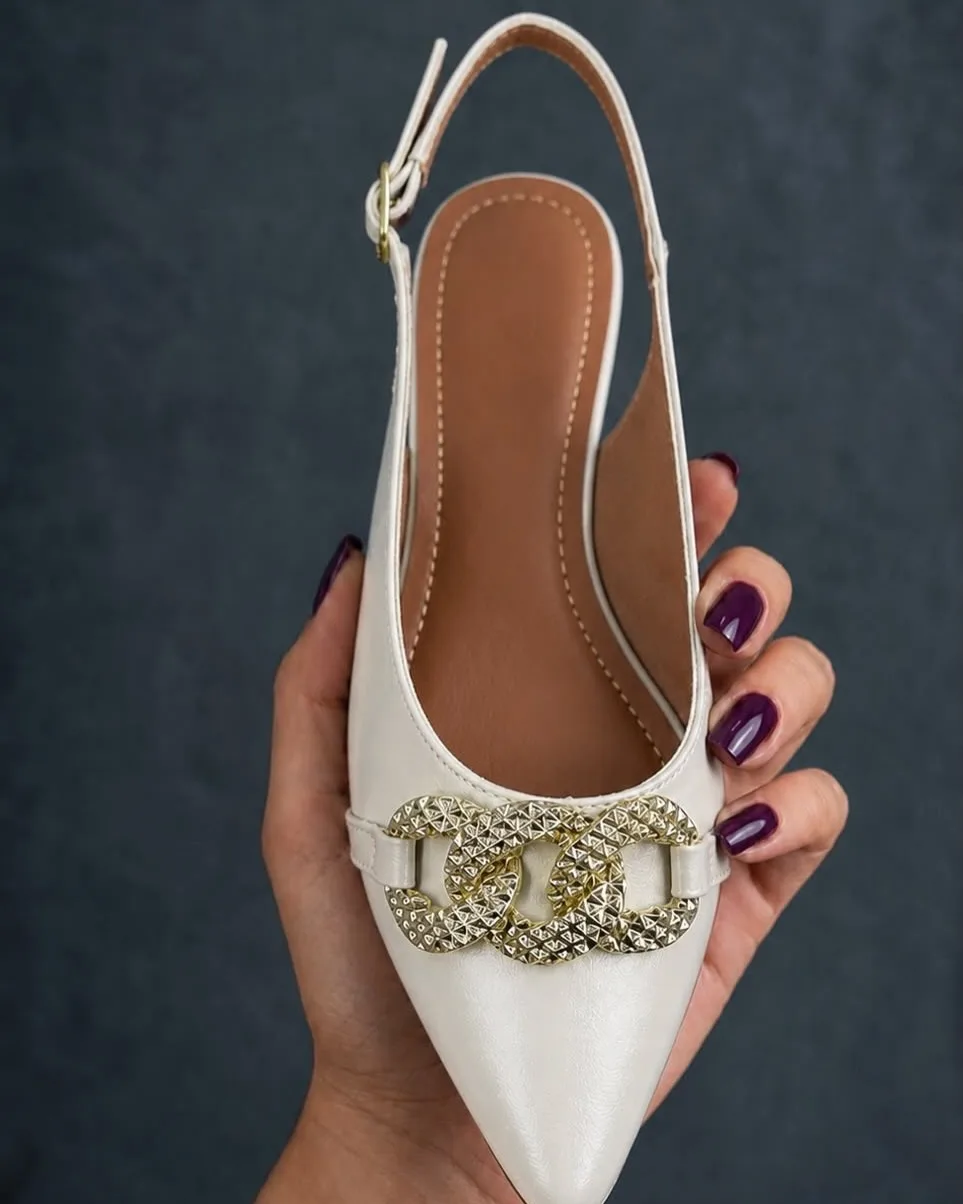 Sapatilha slingback off-white com corrente